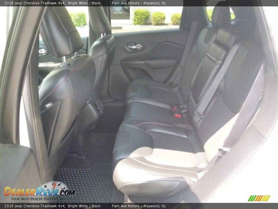 2016 Jeep Cherokee Trailhawk 4x4 Bright White / Black Photo #16