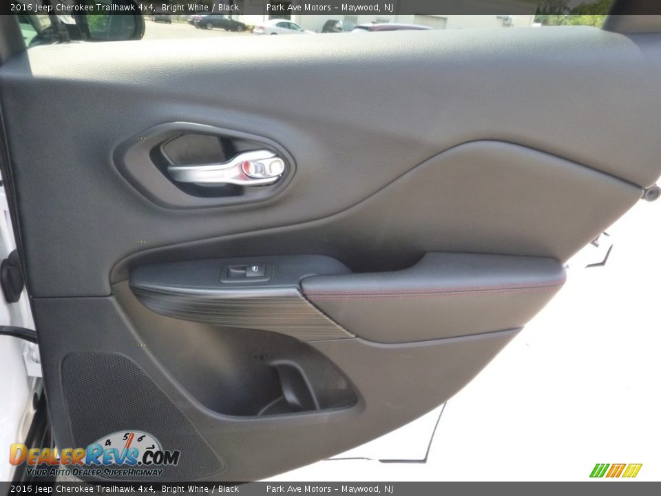 2016 Jeep Cherokee Trailhawk 4x4 Bright White / Black Photo #18