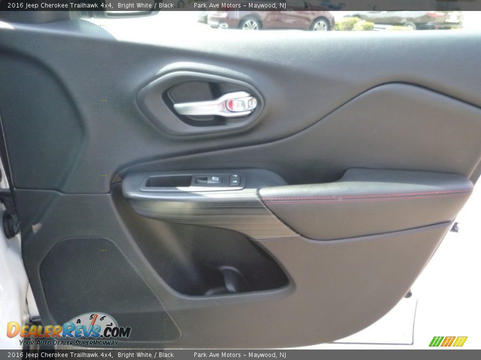 2016 Jeep Cherokee Trailhawk 4x4 Bright White / Black Photo #21