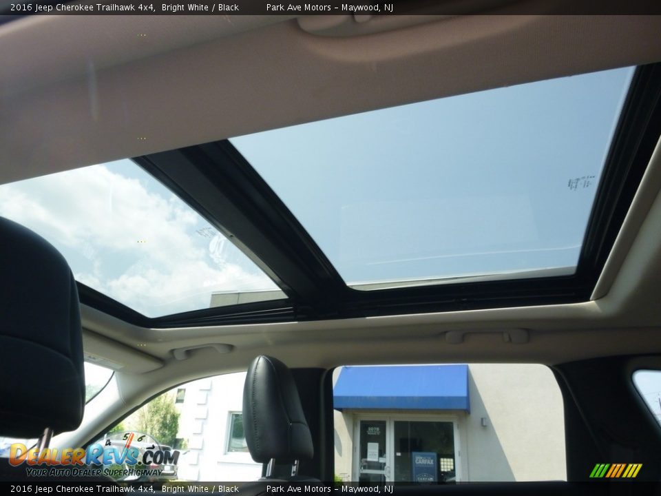 2016 Jeep Cherokee Trailhawk 4x4 Bright White / Black Photo #28