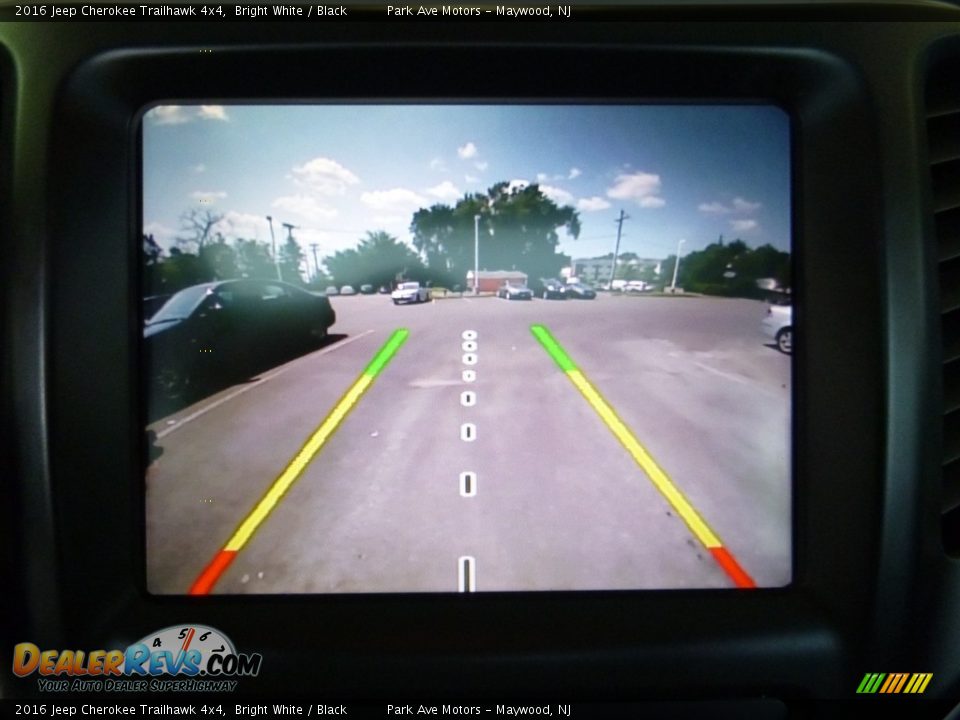 2016 Jeep Cherokee Trailhawk 4x4 Bright White / Black Photo #29