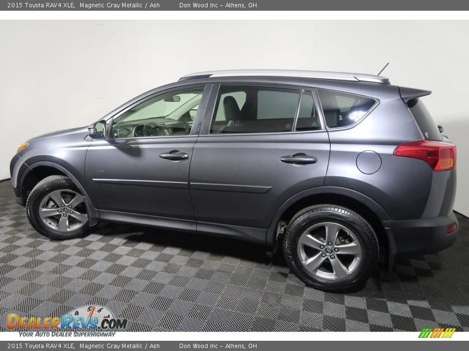 2015 Toyota RAV4 XLE Magnetic Gray Metallic / Ash Photo #10