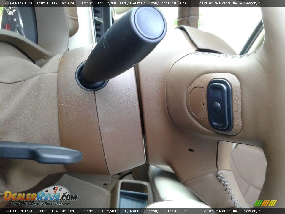 2019 Ram 1500 Laramie Crew Cab 4x4 Diamond Black Crystal Pearl / Mountain Brown/Light Frost Beige Photo #17