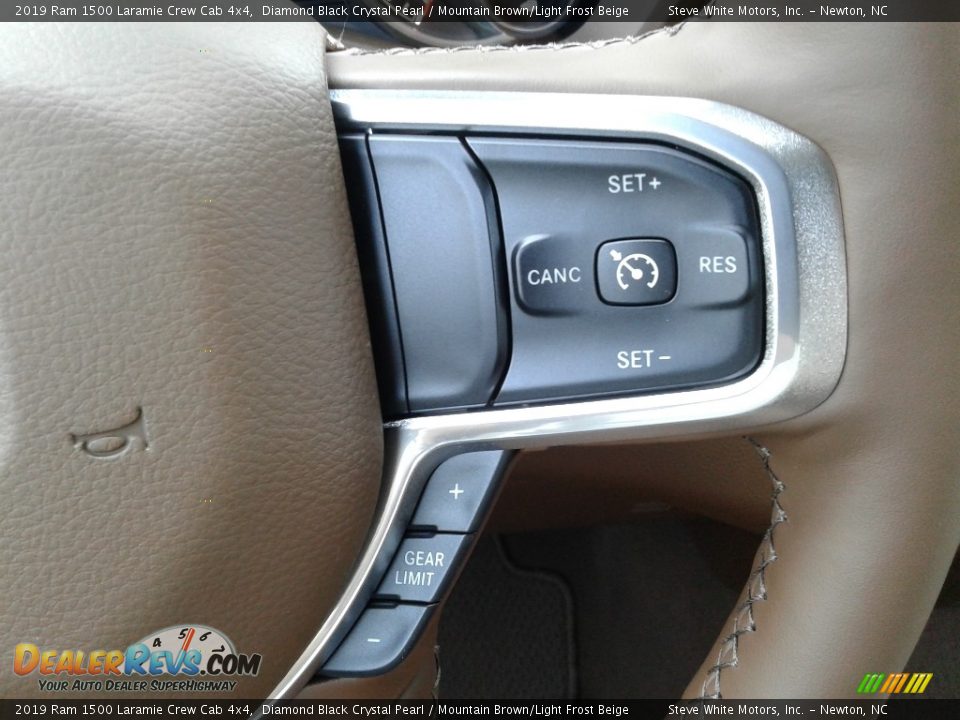 2019 Ram 1500 Laramie Crew Cab 4x4 Diamond Black Crystal Pearl / Mountain Brown/Light Frost Beige Photo #19