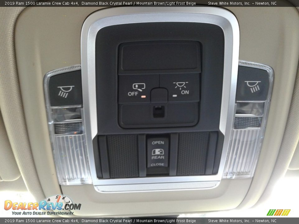 2019 Ram 1500 Laramie Crew Cab 4x4 Diamond Black Crystal Pearl / Mountain Brown/Light Frost Beige Photo #31