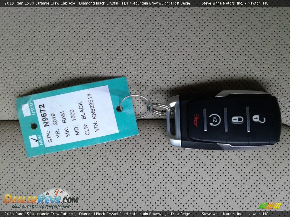 2019 Ram 1500 Laramie Crew Cab 4x4 Diamond Black Crystal Pearl / Mountain Brown/Light Frost Beige Photo #33