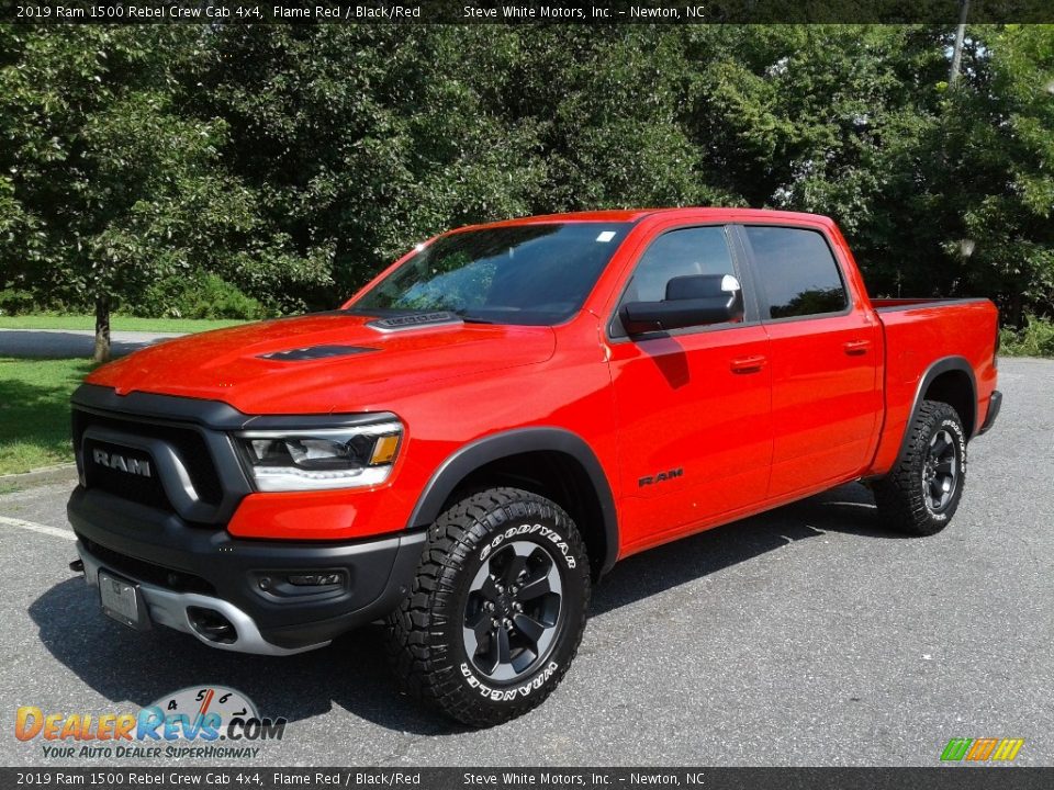 Front 3/4 View of 2019 Ram 1500 Rebel Crew Cab 4x4 Photo #2