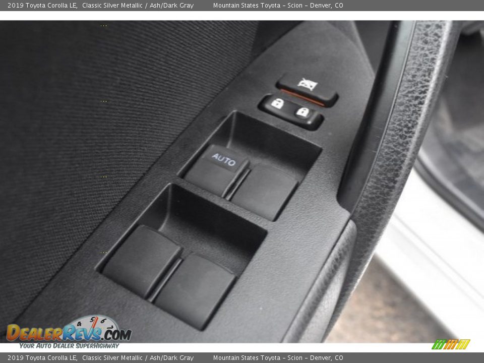 2019 Toyota Corolla LE Classic Silver Metallic / Ash/Dark Gray Photo #23