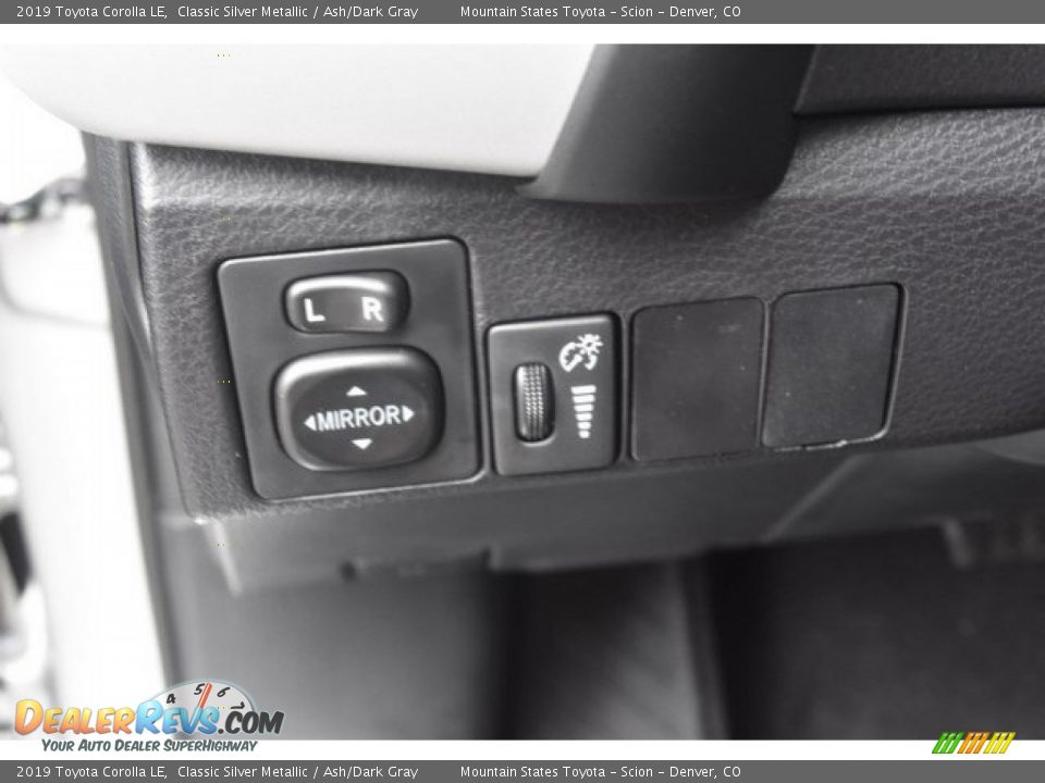 2019 Toyota Corolla LE Classic Silver Metallic / Ash/Dark Gray Photo #24