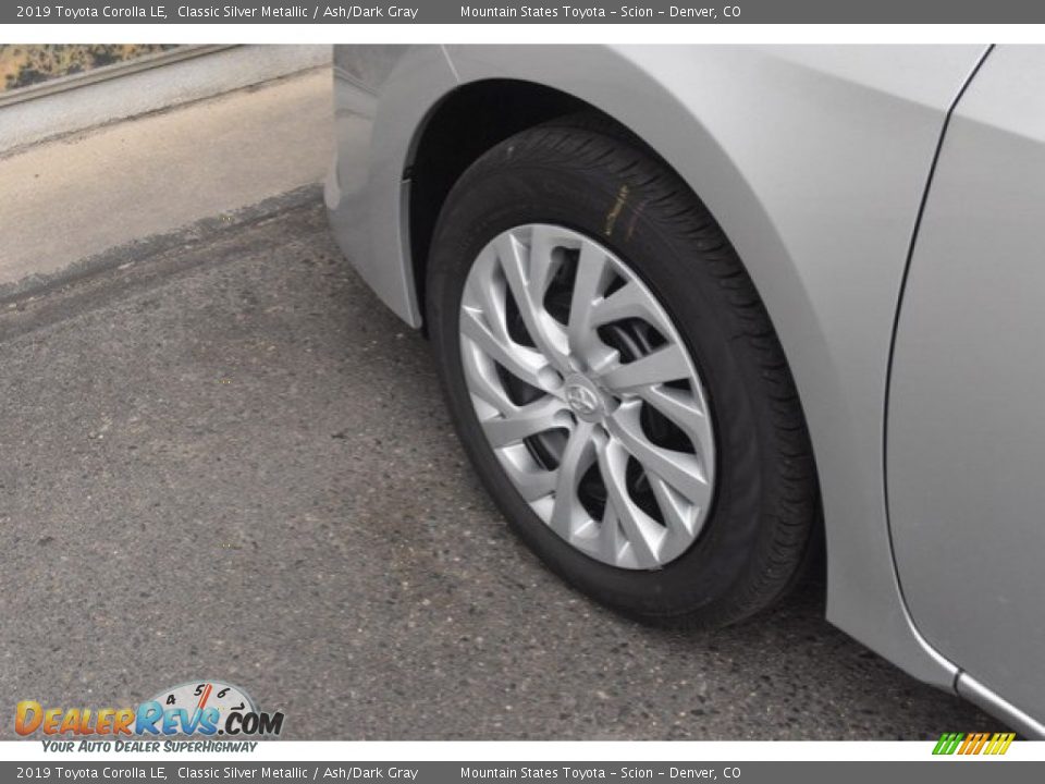 2019 Toyota Corolla LE Classic Silver Metallic / Ash/Dark Gray Photo #32