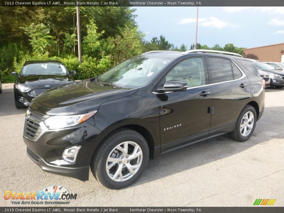 Front 3/4 View of 2019 Chevrolet Equinox LT AWD Photo #1