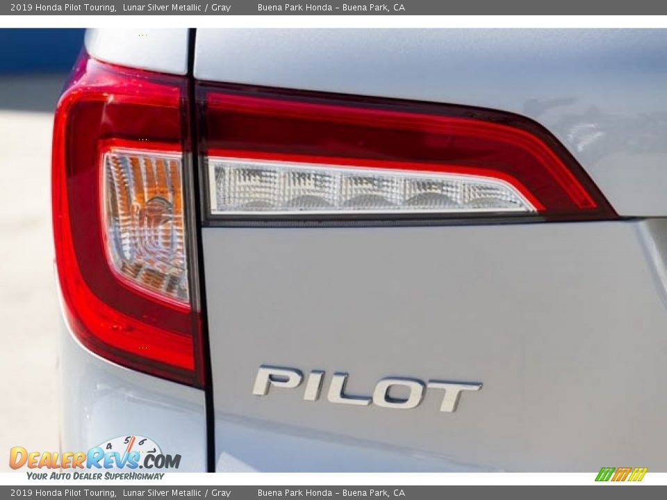 2019 Honda Pilot Touring Lunar Silver Metallic / Gray Photo #7
