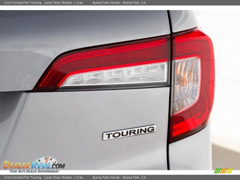 2019 Honda Pilot Touring Lunar Silver Metallic / Gray Photo #8