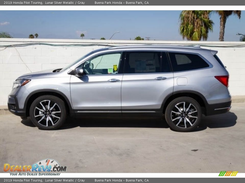 Lunar Silver Metallic 2019 Honda Pilot Touring Photo #9