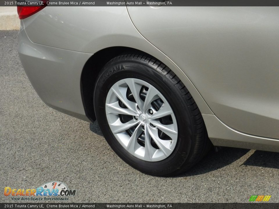 2015 Toyota Camry LE Creme Brulee Mica / Almond Photo #3