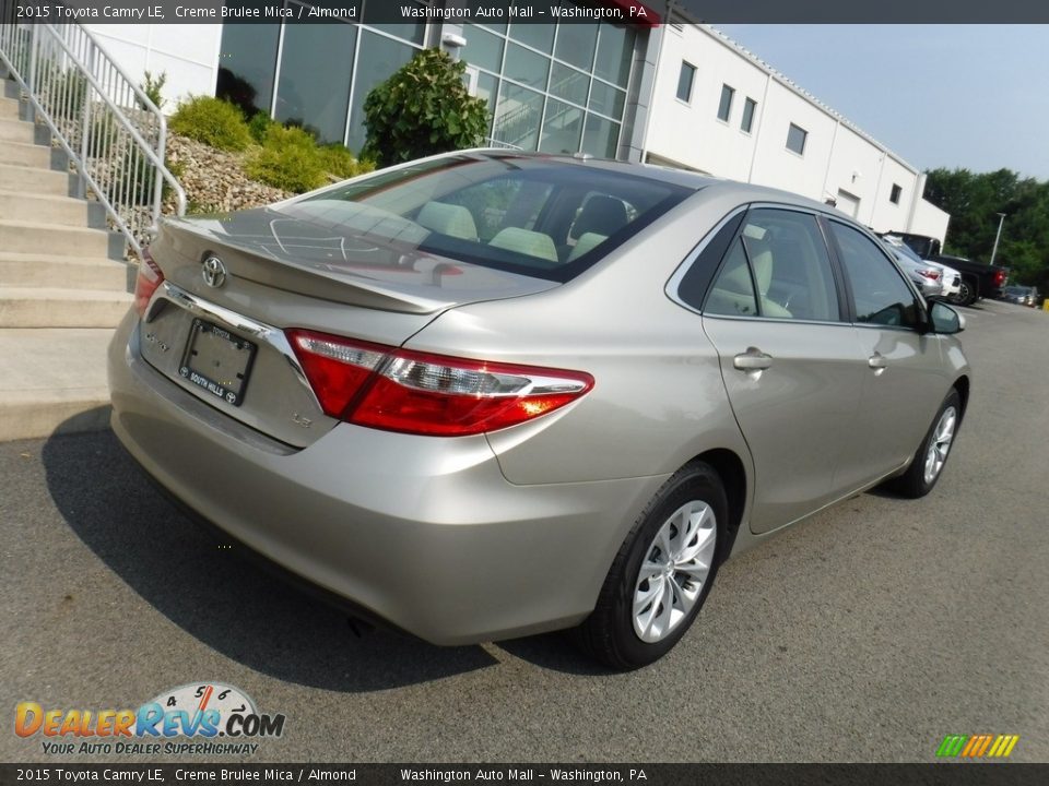 2015 Toyota Camry LE Creme Brulee Mica / Almond Photo #10