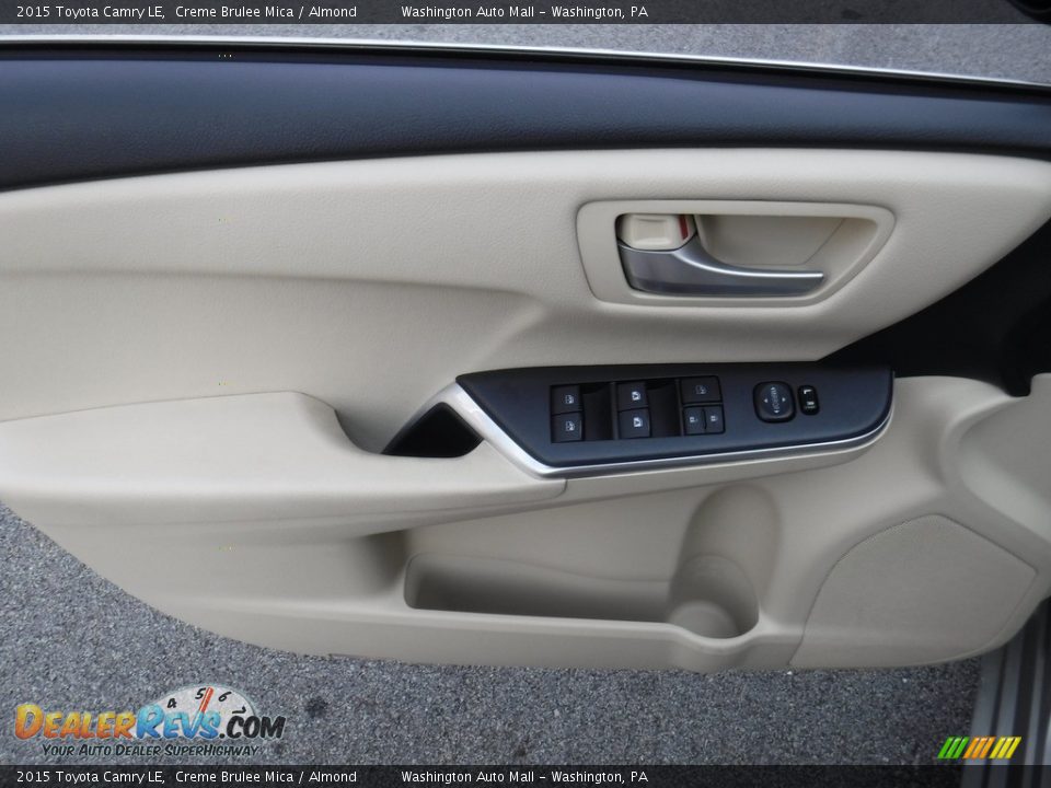 2015 Toyota Camry LE Creme Brulee Mica / Almond Photo #12