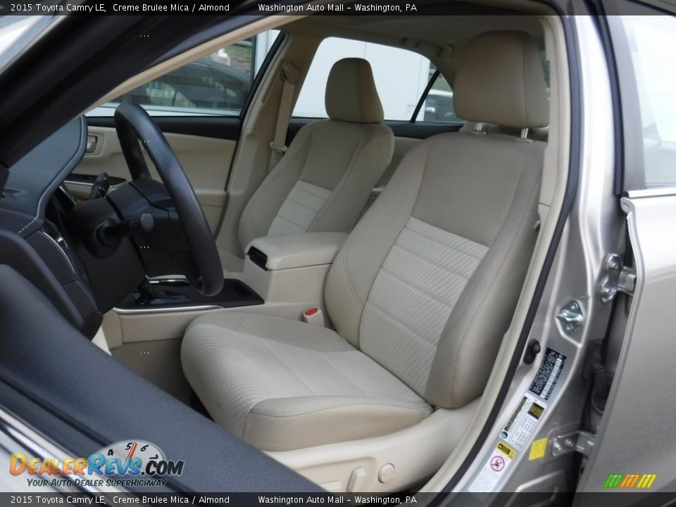 2015 Toyota Camry LE Creme Brulee Mica / Almond Photo #14