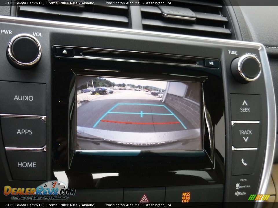 2015 Toyota Camry LE Creme Brulee Mica / Almond Photo #18
