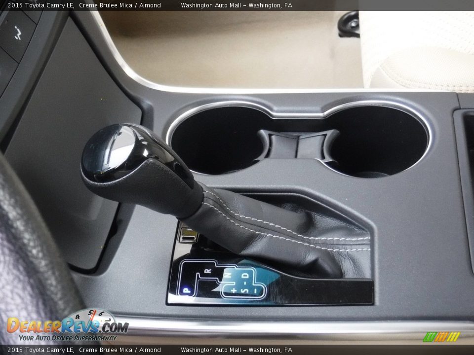 2015 Toyota Camry LE Creme Brulee Mica / Almond Photo #19