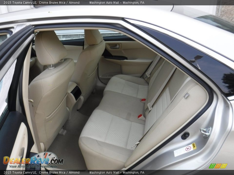 2015 Toyota Camry LE Creme Brulee Mica / Almond Photo #23
