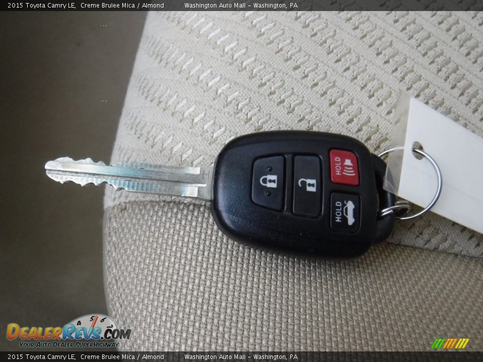 2015 Toyota Camry LE Creme Brulee Mica / Almond Photo #25