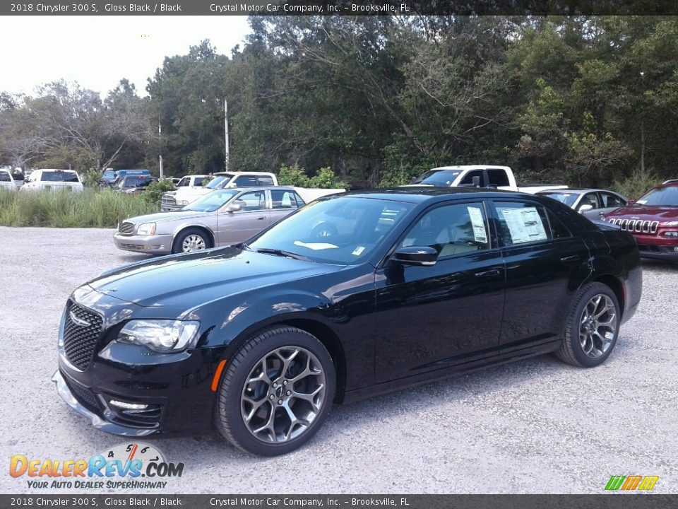 Front 3/4 View of 2018 Chrysler 300 S Photo #1