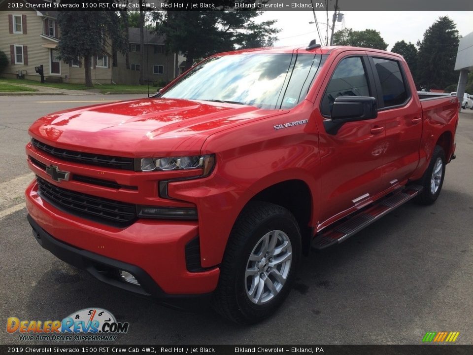 Front 3/4 View of 2019 Chevrolet Silverado 1500 RST Crew Cab 4WD Photo #10