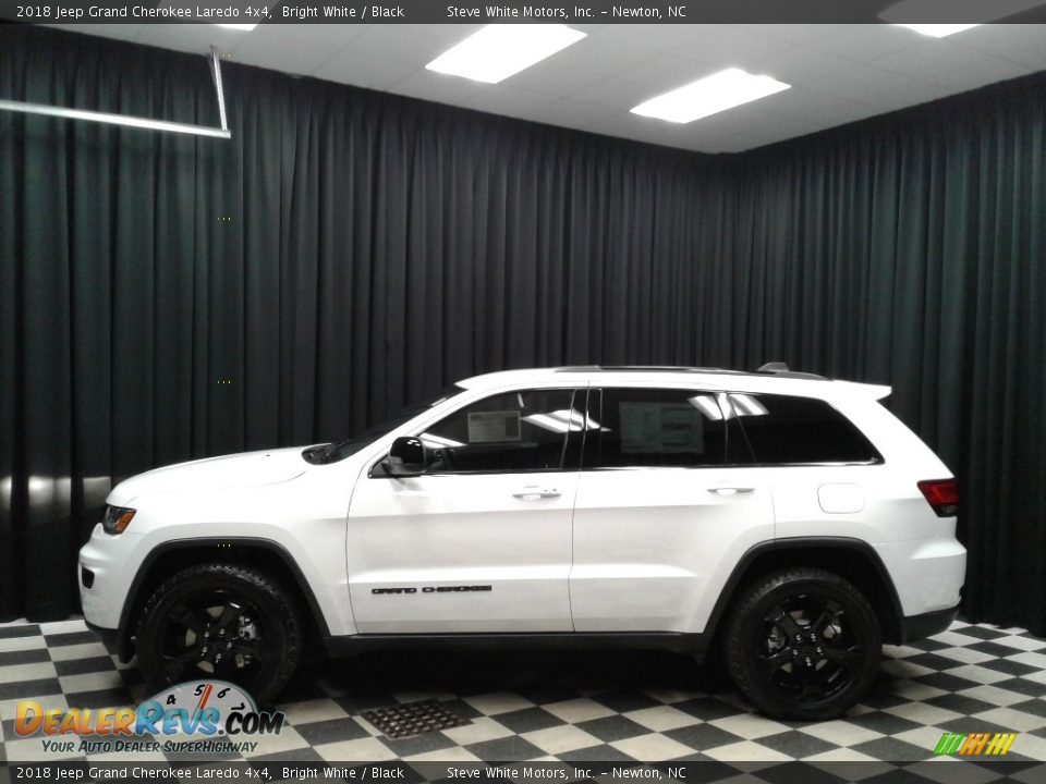 2018 Jeep Grand Cherokee Laredo 4x4 Bright White / Black Photo #1