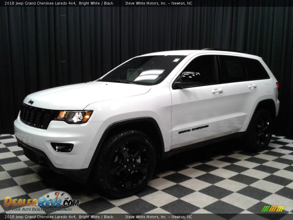 2018 Jeep Grand Cherokee Laredo 4x4 Bright White / Black Photo #2