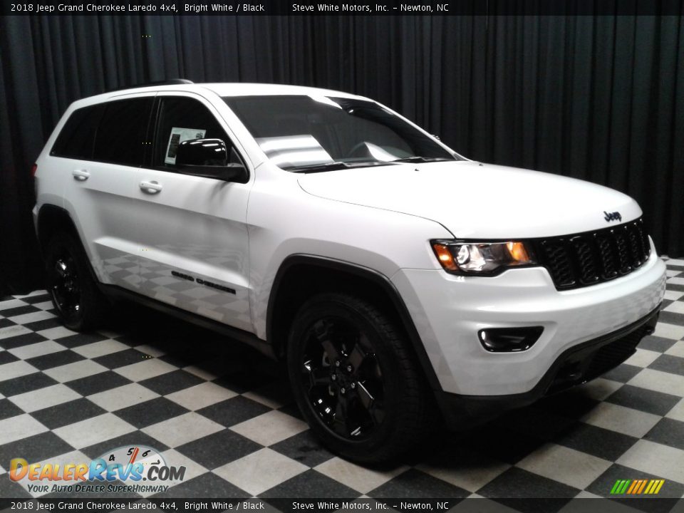 2018 Jeep Grand Cherokee Laredo 4x4 Bright White / Black Photo #4