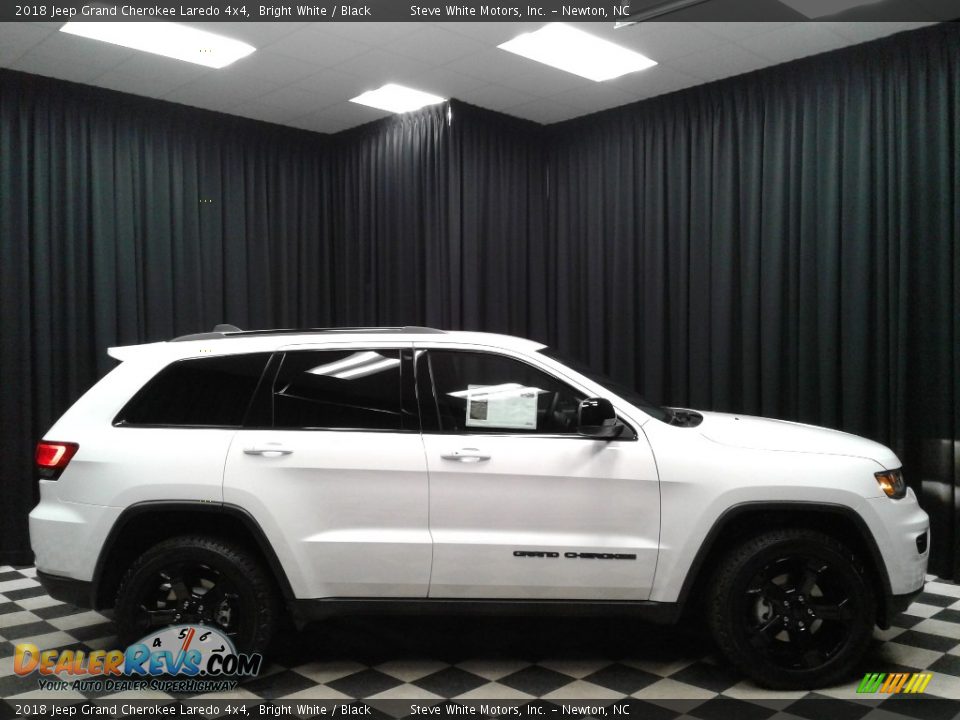2018 Jeep Grand Cherokee Laredo 4x4 Bright White / Black Photo #5