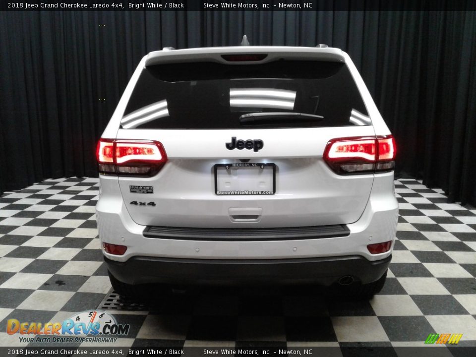 2018 Jeep Grand Cherokee Laredo 4x4 Bright White / Black Photo #7
