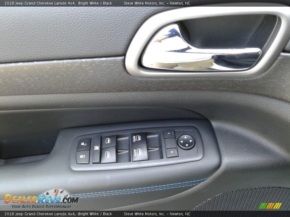 2018 Jeep Grand Cherokee Laredo 4x4 Bright White / Black Photo #9