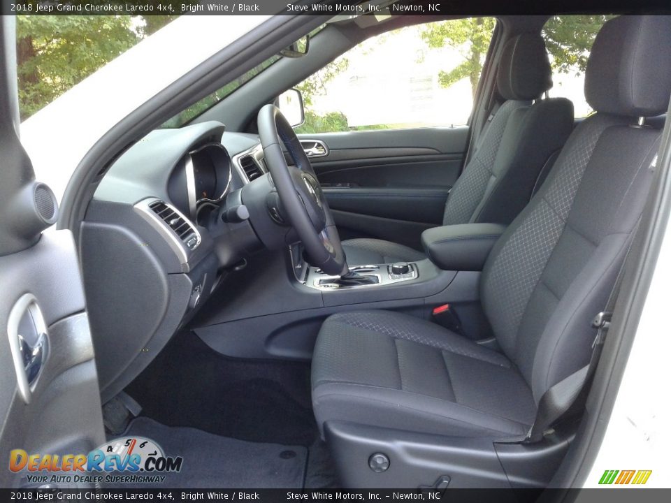 2018 Jeep Grand Cherokee Laredo 4x4 Bright White / Black Photo #10