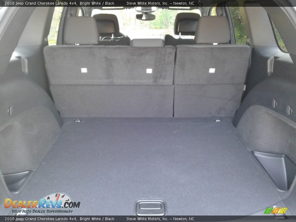 2018 Jeep Grand Cherokee Laredo 4x4 Bright White / Black Photo #13
