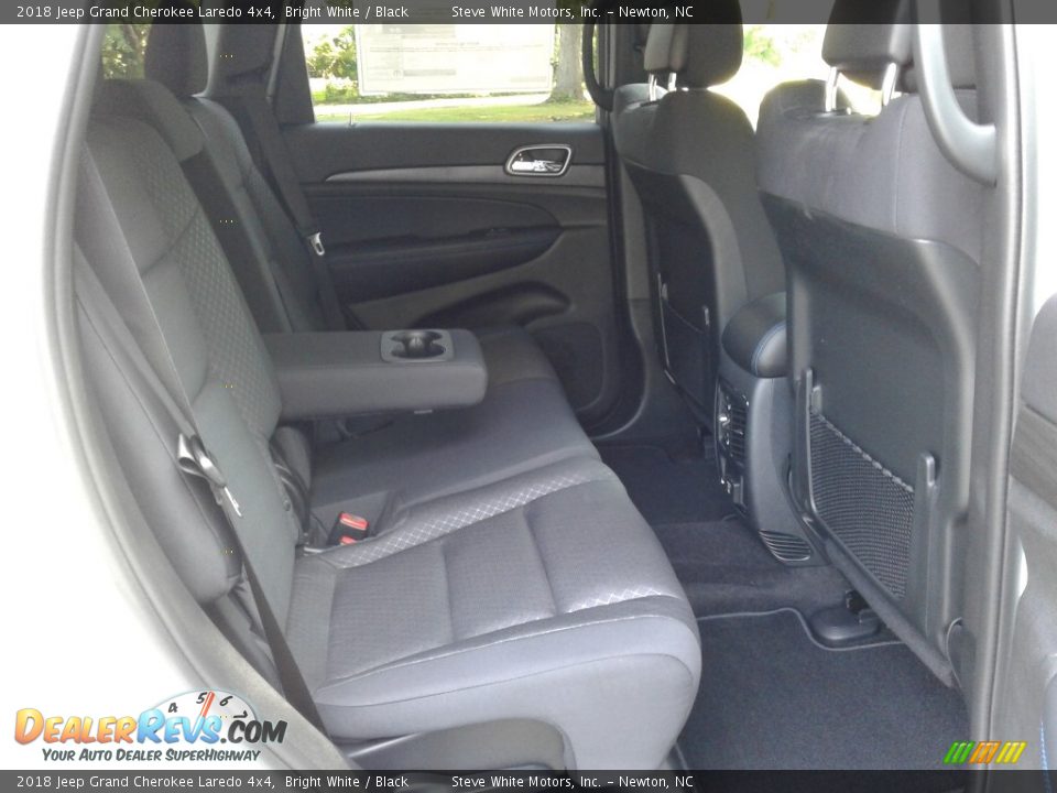 2018 Jeep Grand Cherokee Laredo 4x4 Bright White / Black Photo #15
