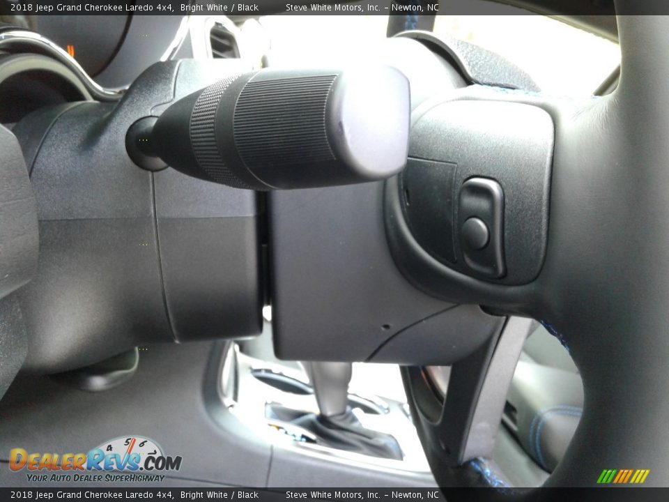 2018 Jeep Grand Cherokee Laredo 4x4 Bright White / Black Photo #17