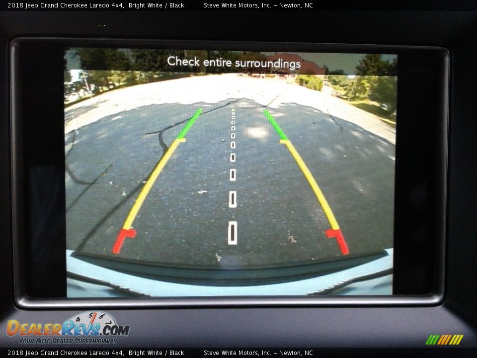 2018 Jeep Grand Cherokee Laredo 4x4 Bright White / Black Photo #23