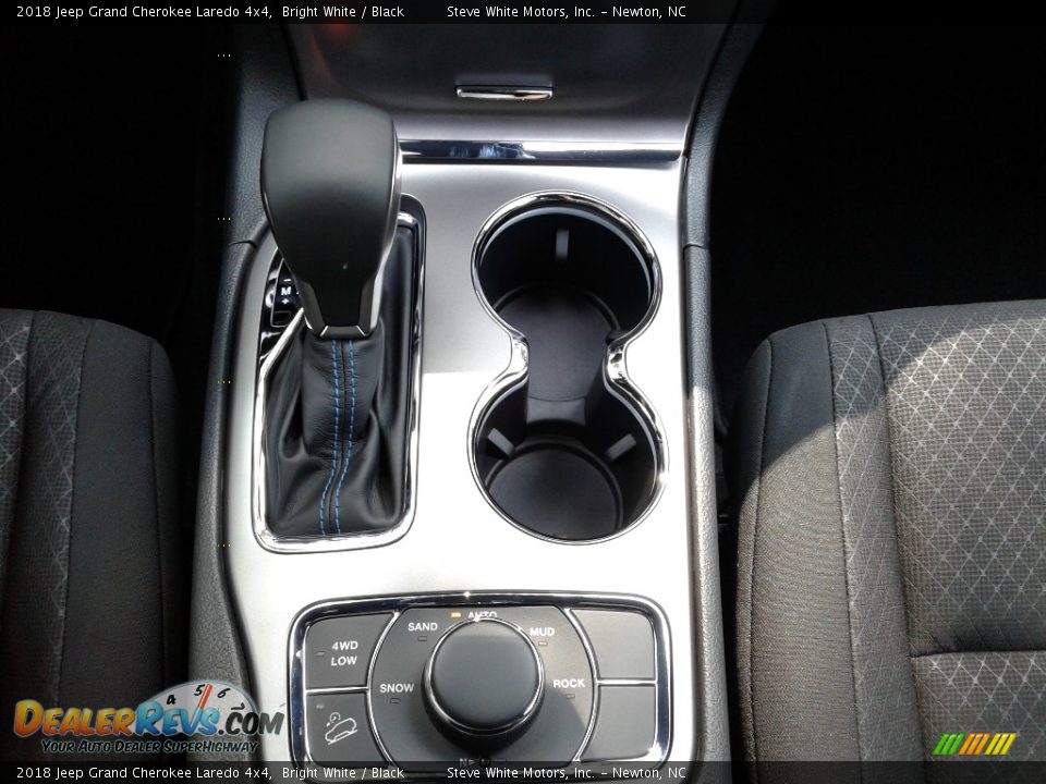 2018 Jeep Grand Cherokee Laredo 4x4 Bright White / Black Photo #28
