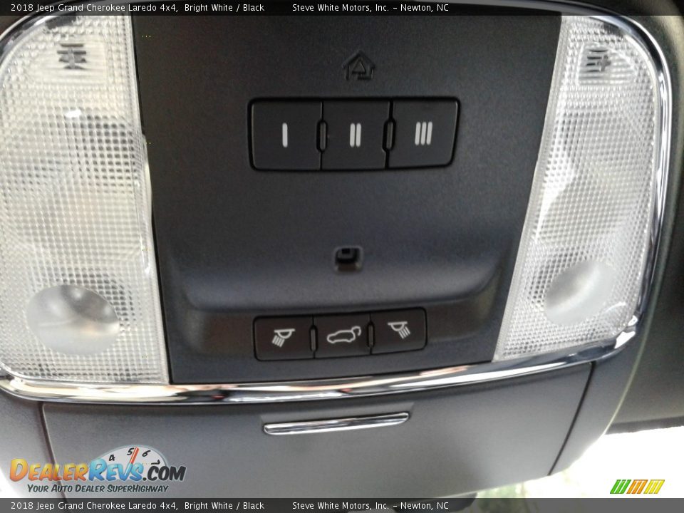 2018 Jeep Grand Cherokee Laredo 4x4 Bright White / Black Photo #29