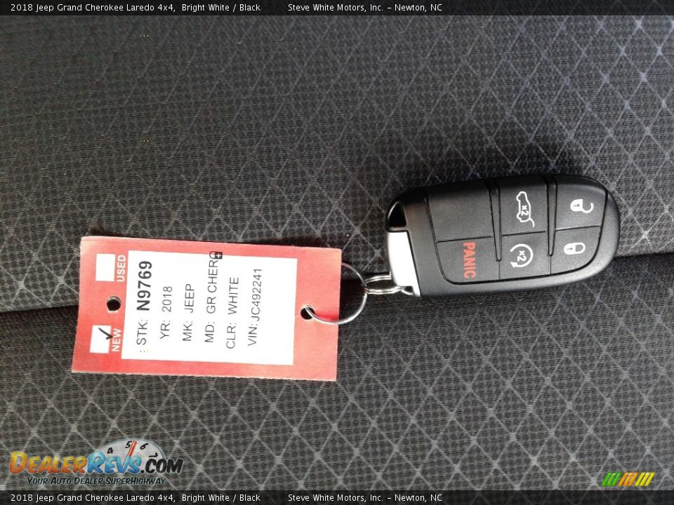2018 Jeep Grand Cherokee Laredo 4x4 Bright White / Black Photo #31