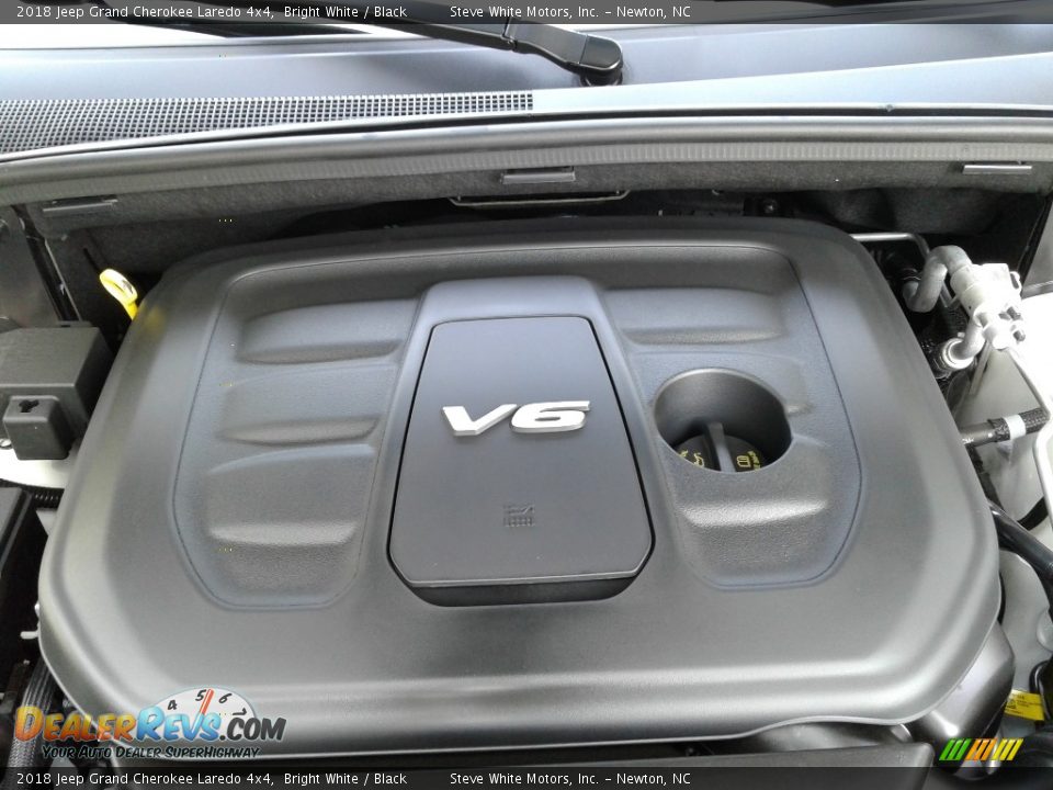 2018 Jeep Grand Cherokee Laredo 4x4 Bright White / Black Photo #32
