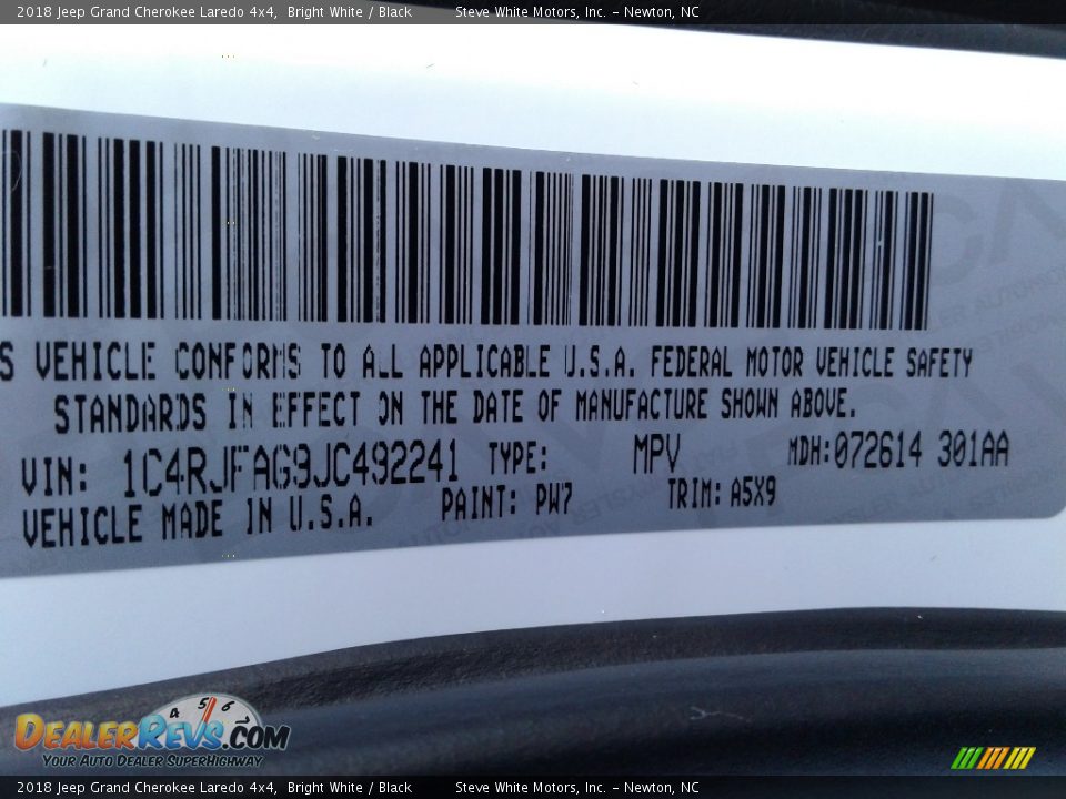 2018 Jeep Grand Cherokee Laredo 4x4 Bright White / Black Photo #33