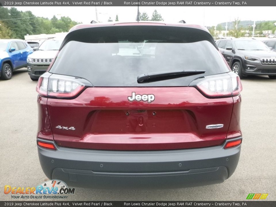 2019 Jeep Cherokee Latitude Plus 4x4 Velvet Red Pearl / Black Photo #4