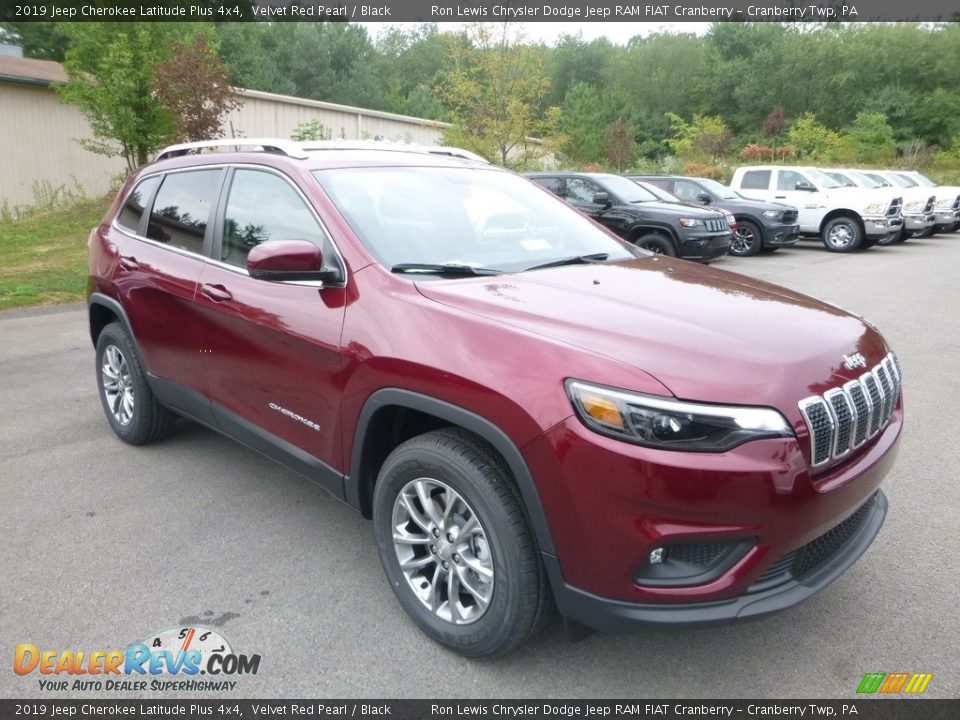 2019 Jeep Cherokee Latitude Plus 4x4 Velvet Red Pearl / Black Photo #7