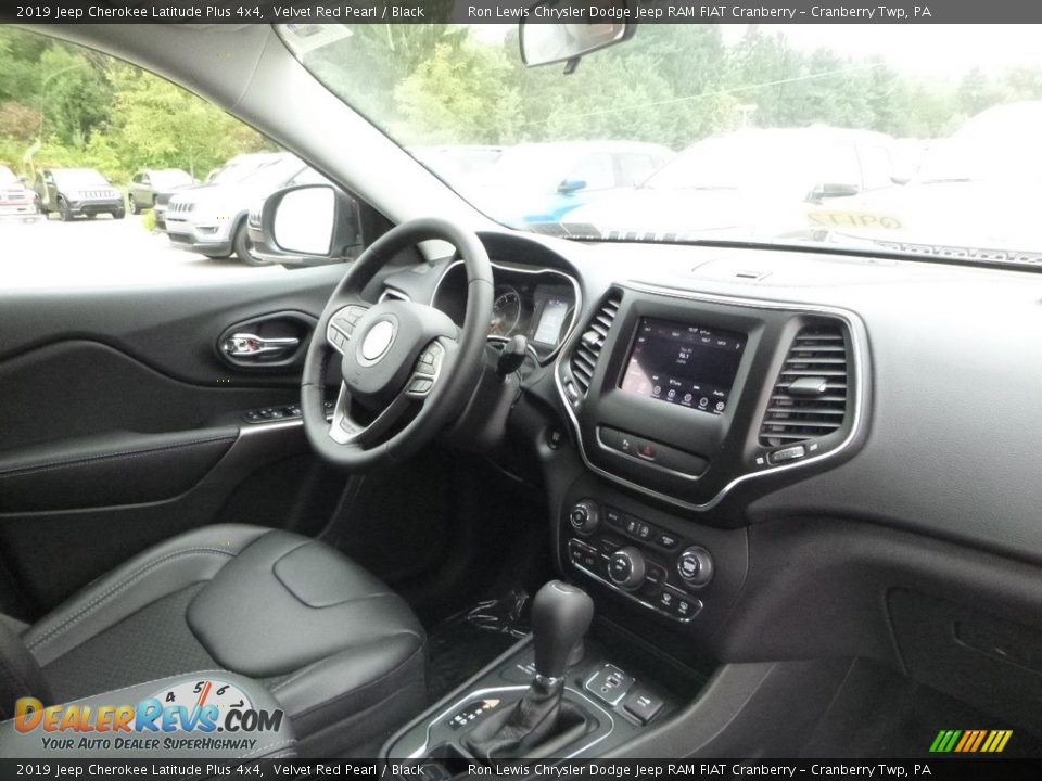 2019 Jeep Cherokee Latitude Plus 4x4 Velvet Red Pearl / Black Photo #11