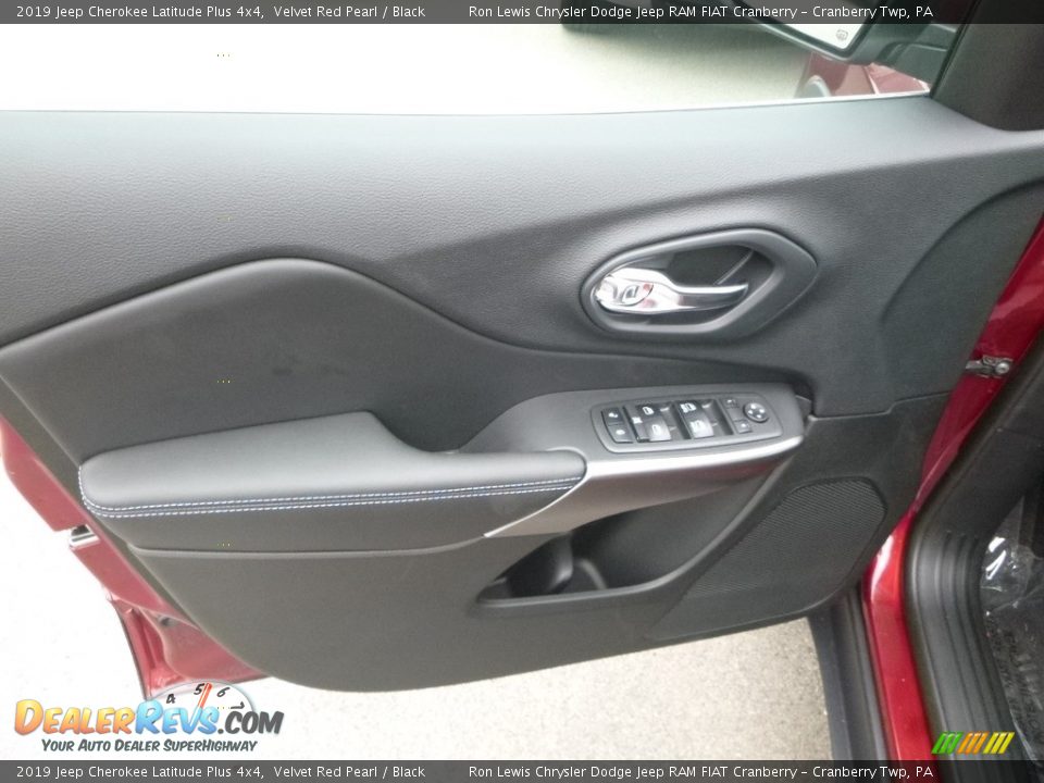 2019 Jeep Cherokee Latitude Plus 4x4 Velvet Red Pearl / Black Photo #13