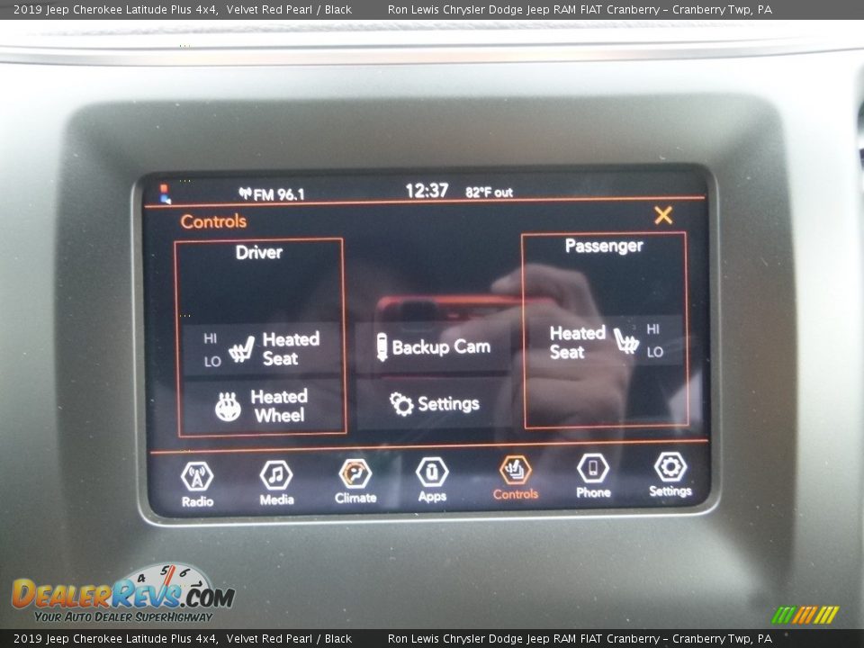 2019 Jeep Cherokee Latitude Plus 4x4 Velvet Red Pearl / Black Photo #17