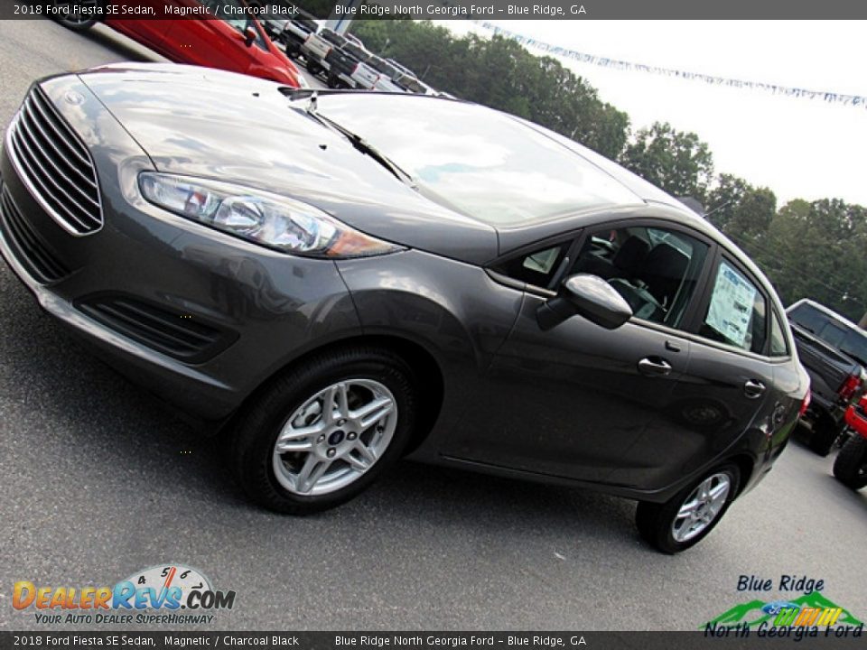 2018 Ford Fiesta SE Sedan Magnetic / Charcoal Black Photo #28